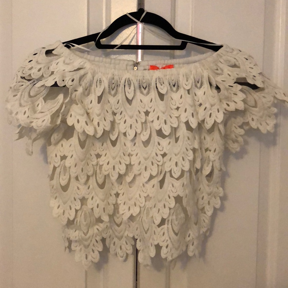 White scalloped off the shoulder crop top